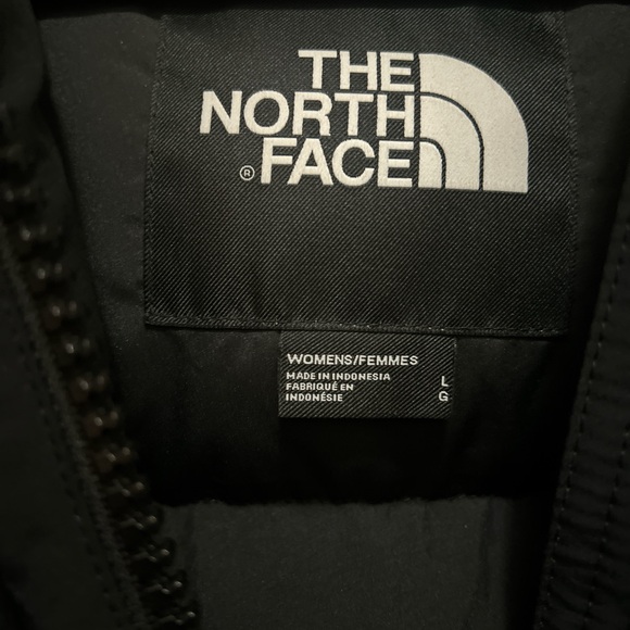 The North Face Women's Expedition Mcmurdo 700-Down Warm Parka Jacket in black. - Picture 4 of 9